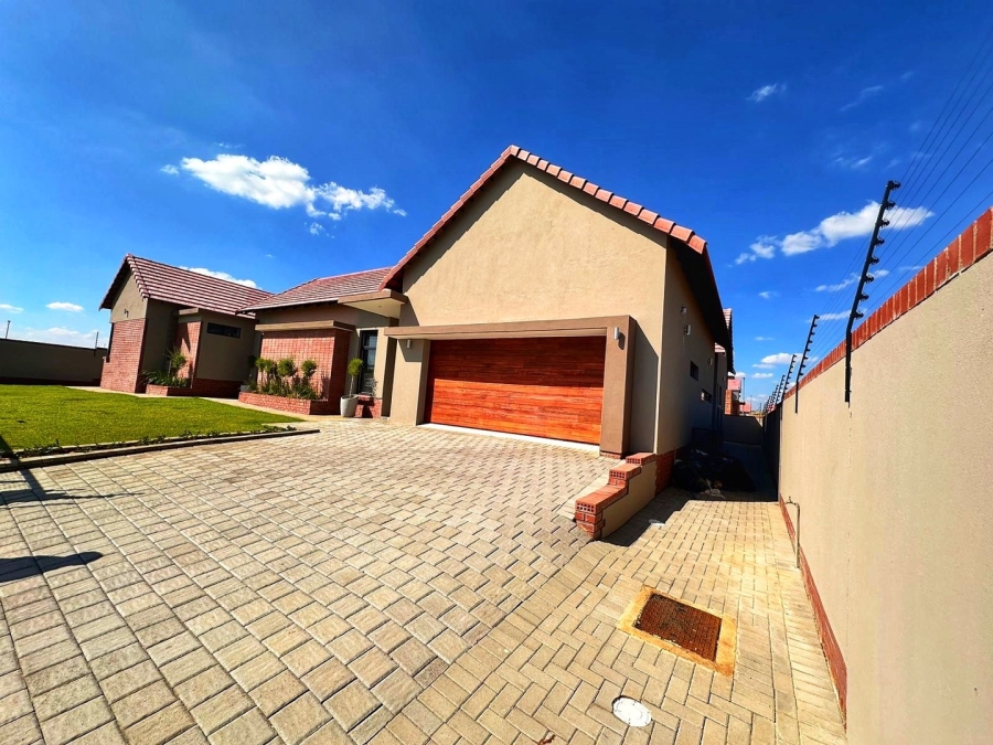 4 Bedroom Property for Sale in Wild Olive Estate Free State